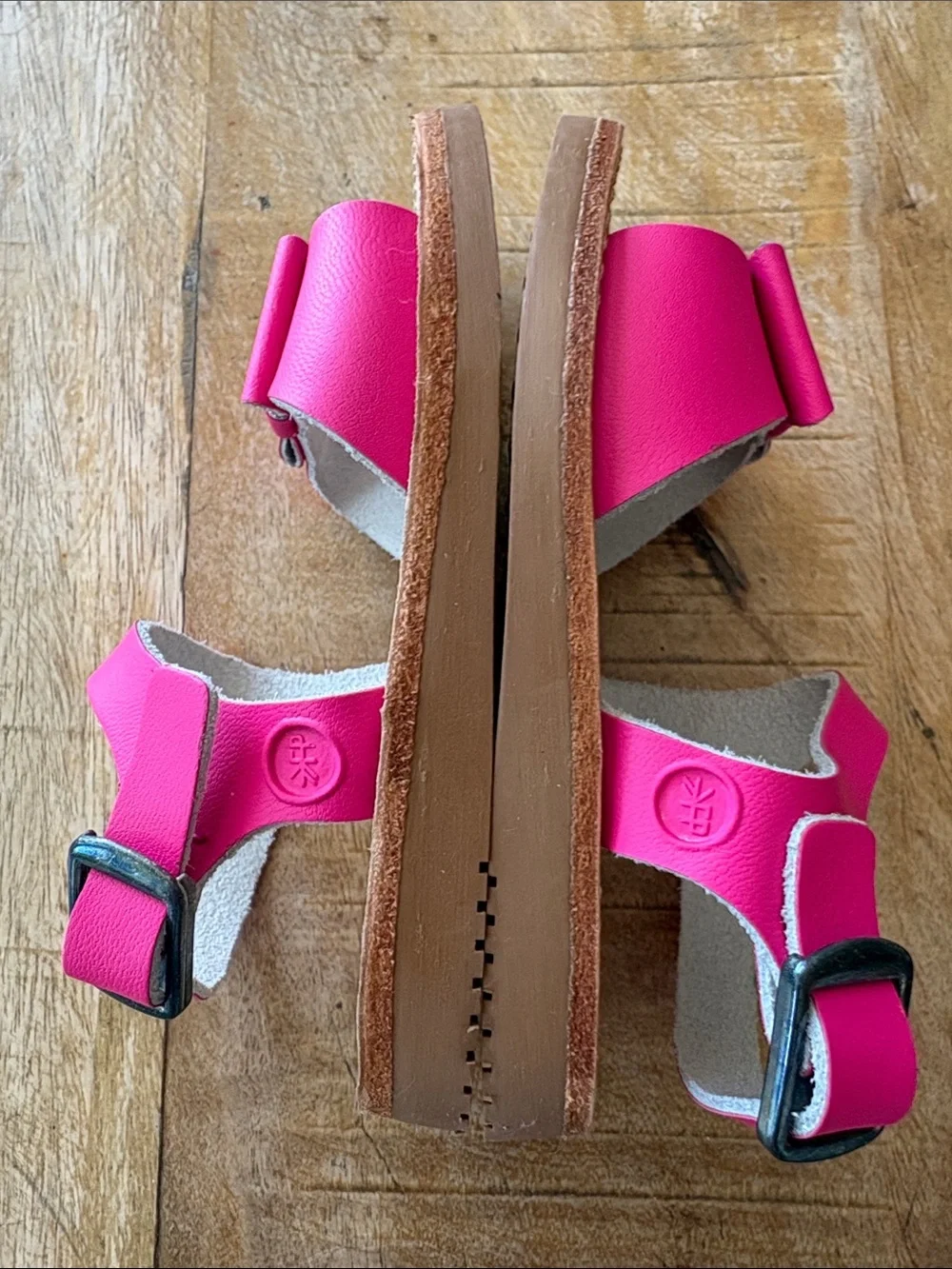 Freshly Picked Hot Pink Leather Bow Sandals for Girls Toddler size 5